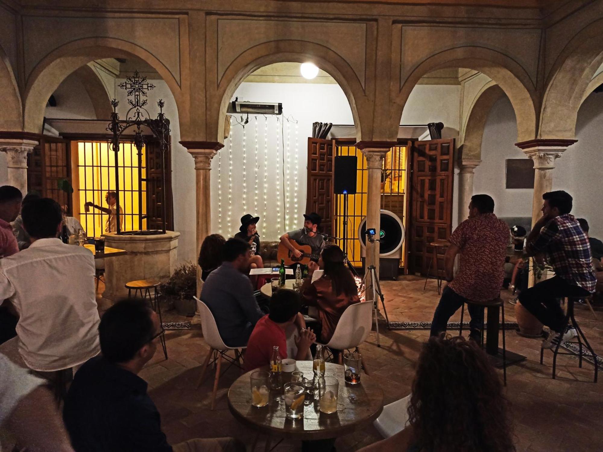 Hostal Cafe Frenteabastos Carmona  Dış mekan fotoğraf