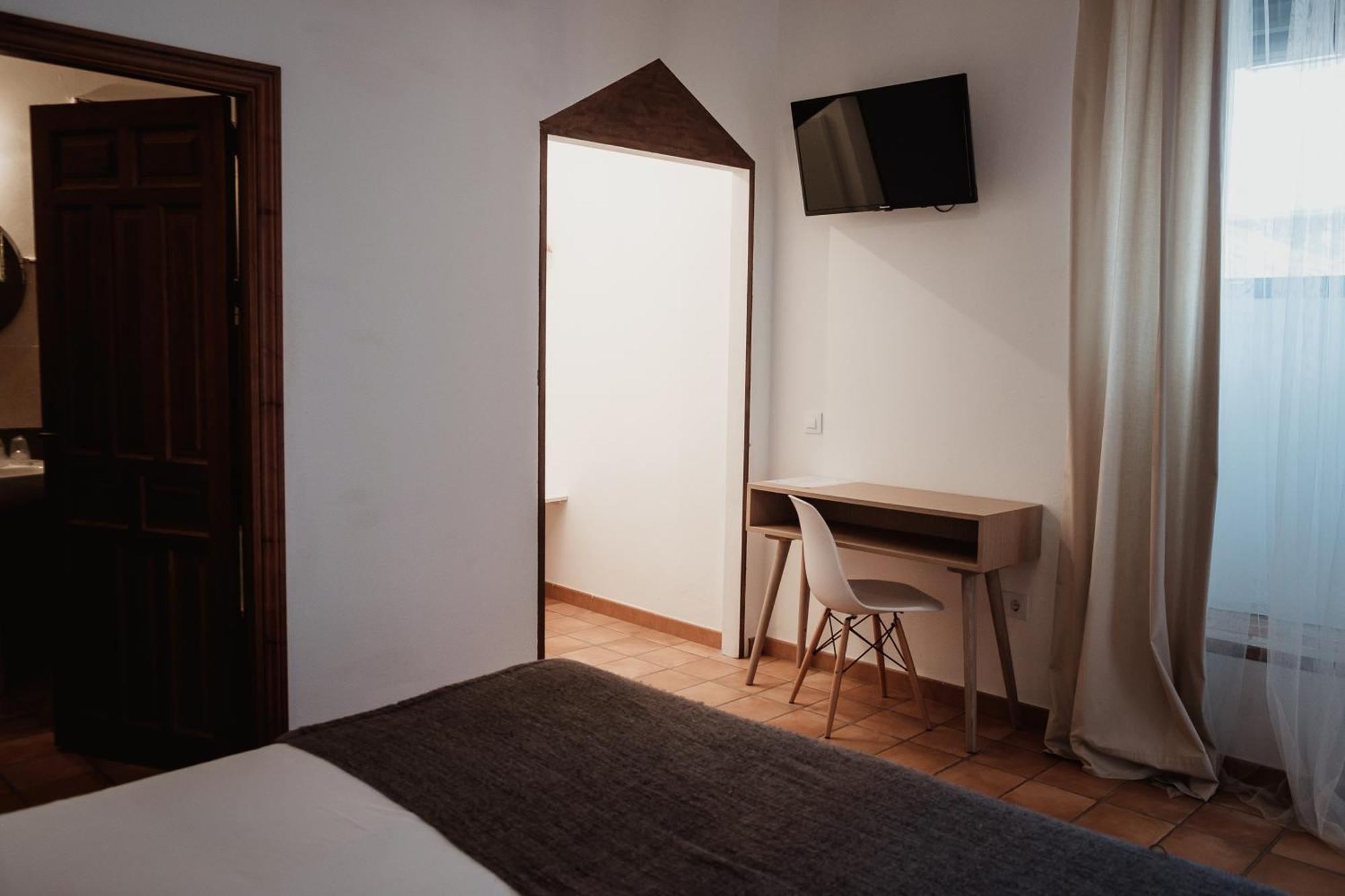 Hostal Cafe Frenteabastos Carmona  Dış mekan fotoğraf